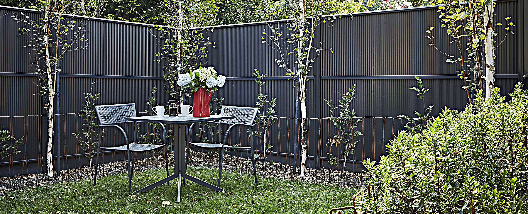 11a-Fully-fenced-private-garden-with-BBQ-and-outdoor-dining