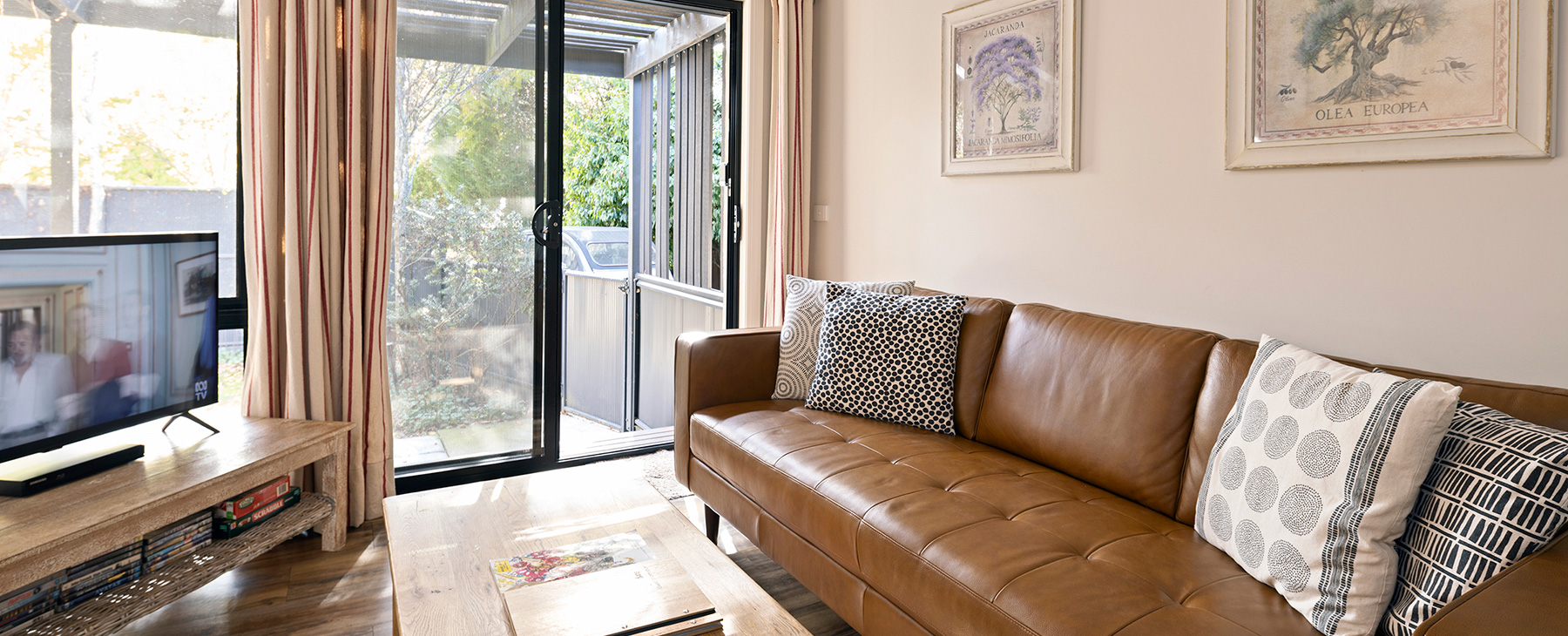 3-Smart-TV,-fully-airconditioned-and-new-furniture