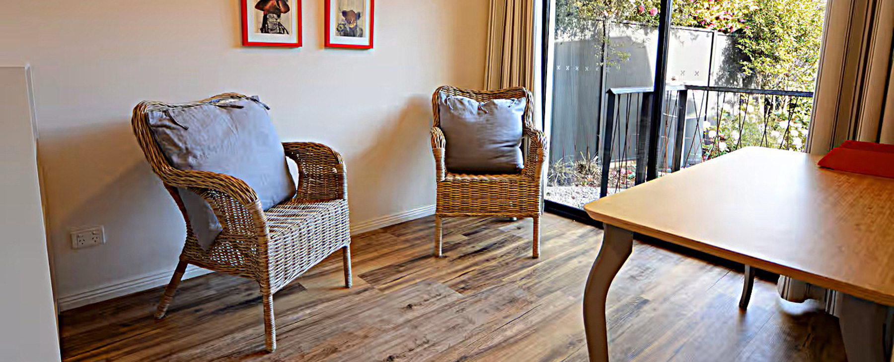 10b.--The-office-or-nursery.--It-has-blockout-blinds-especially-for-those-daytime-sleeps.--It-now-has-a-desk-as-well.