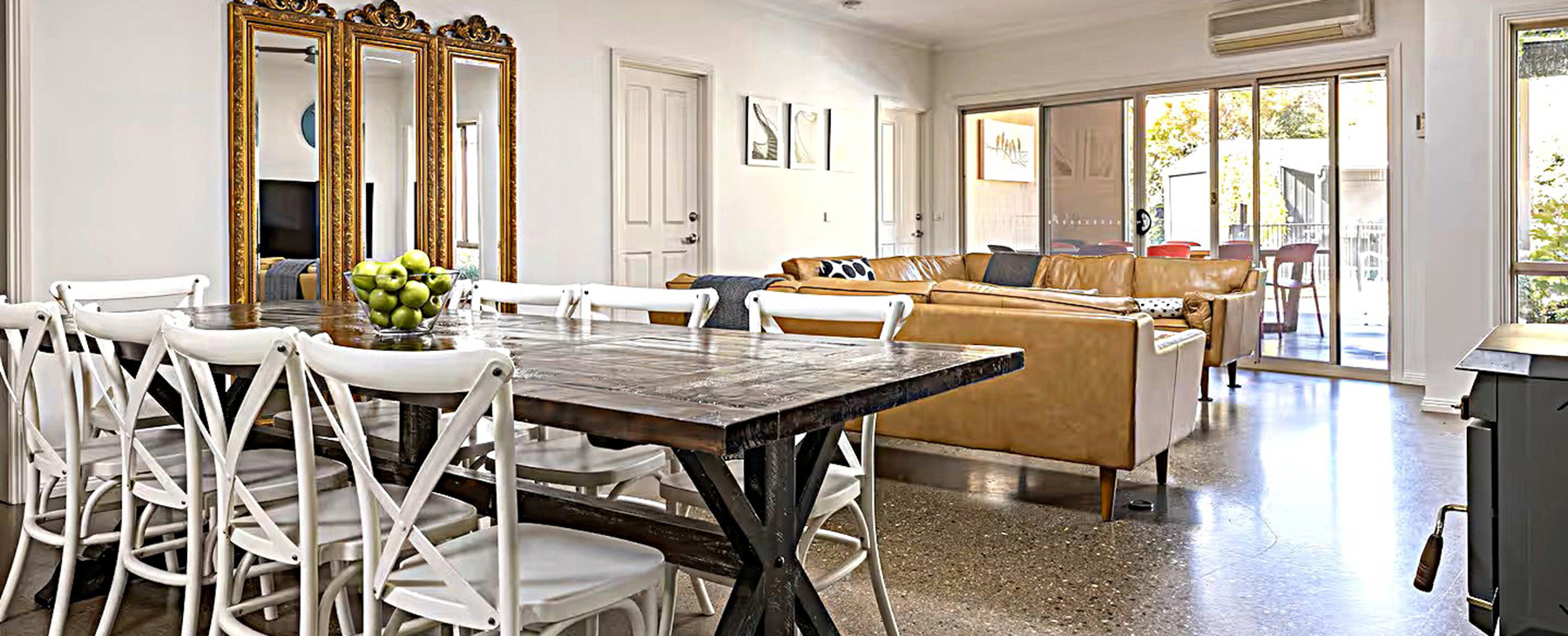 16a--Dining-table-for-10.--One-outside-on-the-undercover-terrace-too.--It-overlooks-the-garden-and-pool