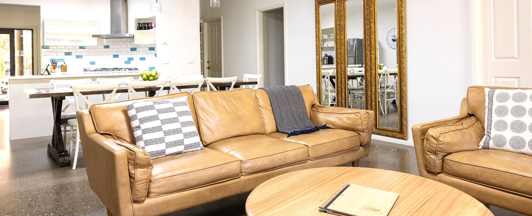 18a--Light-filled-open-plan-living.--New,-premium-quality-furniture.