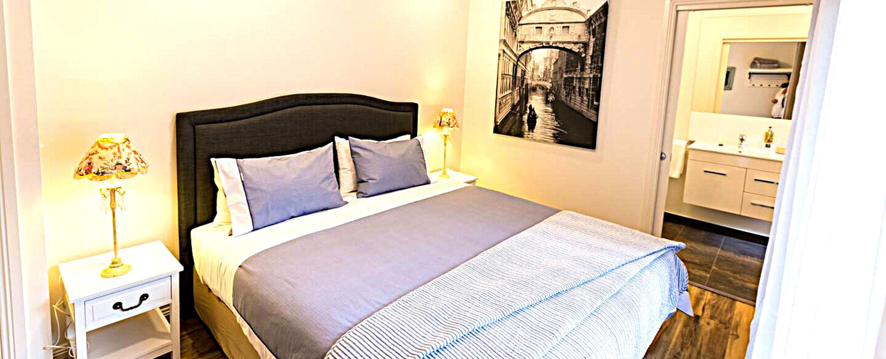 27a.--Bedroom-2-King-size-bed-with-ensuite-and-garden-outlook