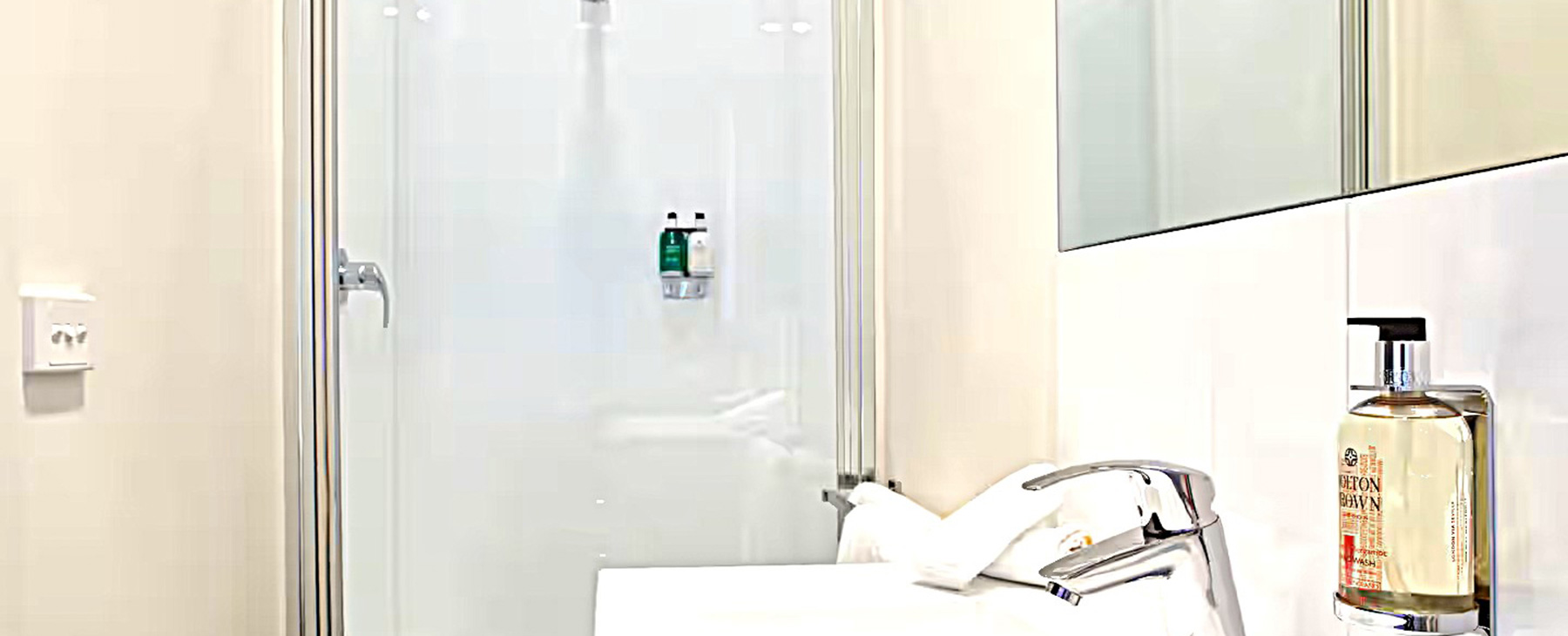 28a.--Bedroom-2-ensuite.