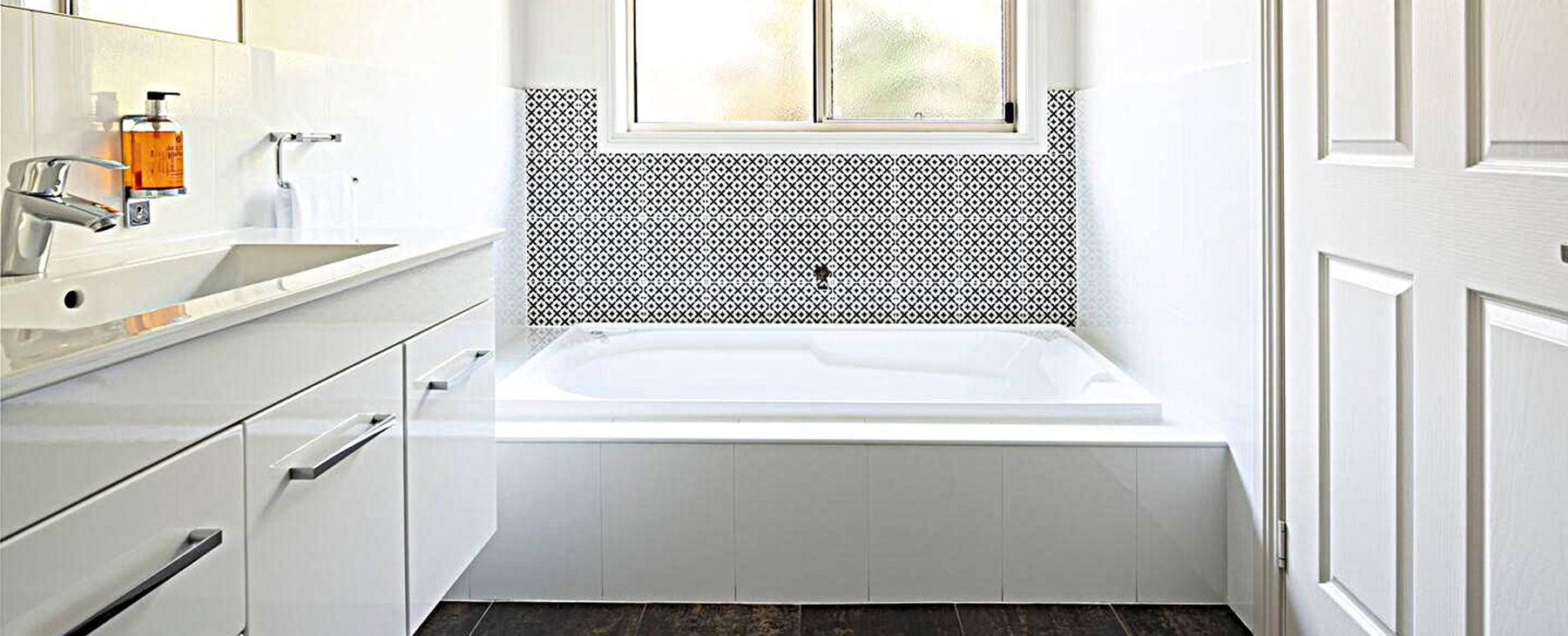 32a.--Large-family-size-bath---one-of-two.--Perfect-for-children-or-just-soaking-away-your-cares.--Separate-walk-in-shower-too