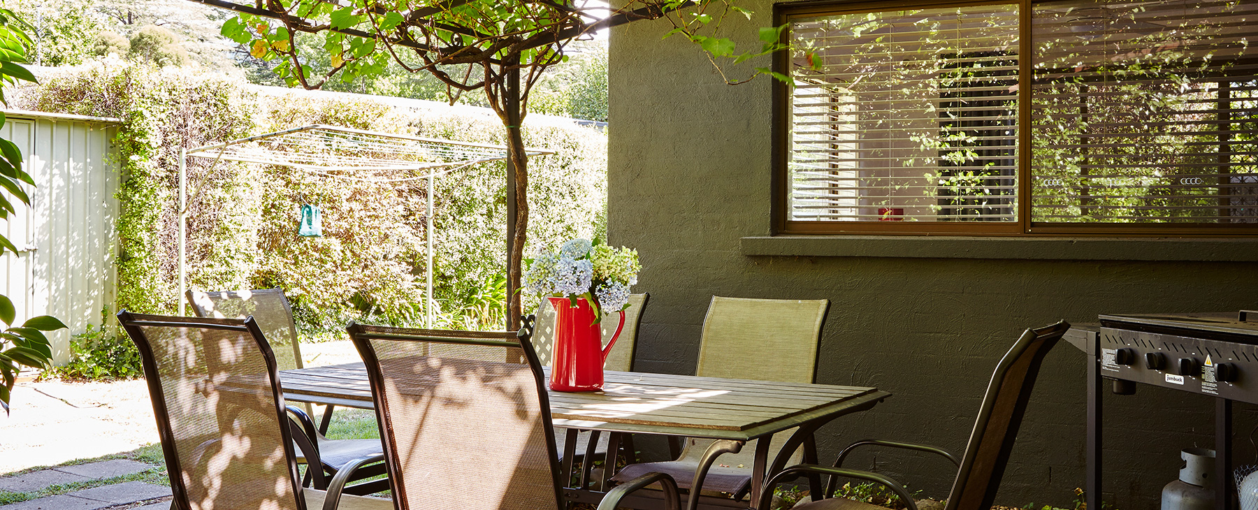 17-Eat-out-under-your-vine-covered-patio.--Gas-BBQ