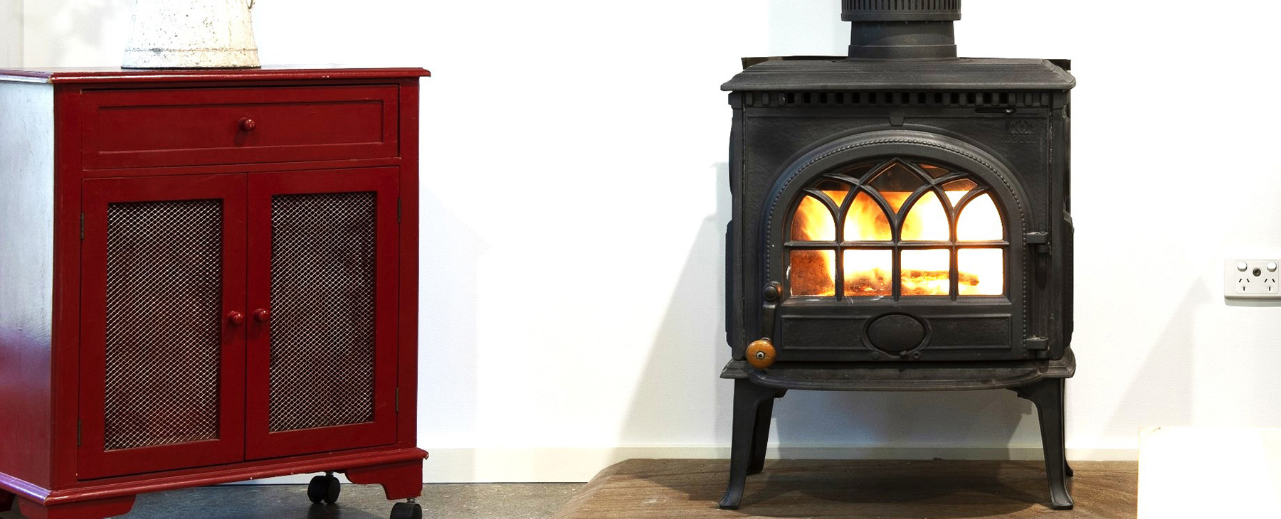 3a-Fire-with-logs-provided-for-winter.--Double-glazing-and-reverse-cycle-air-conditioning-too