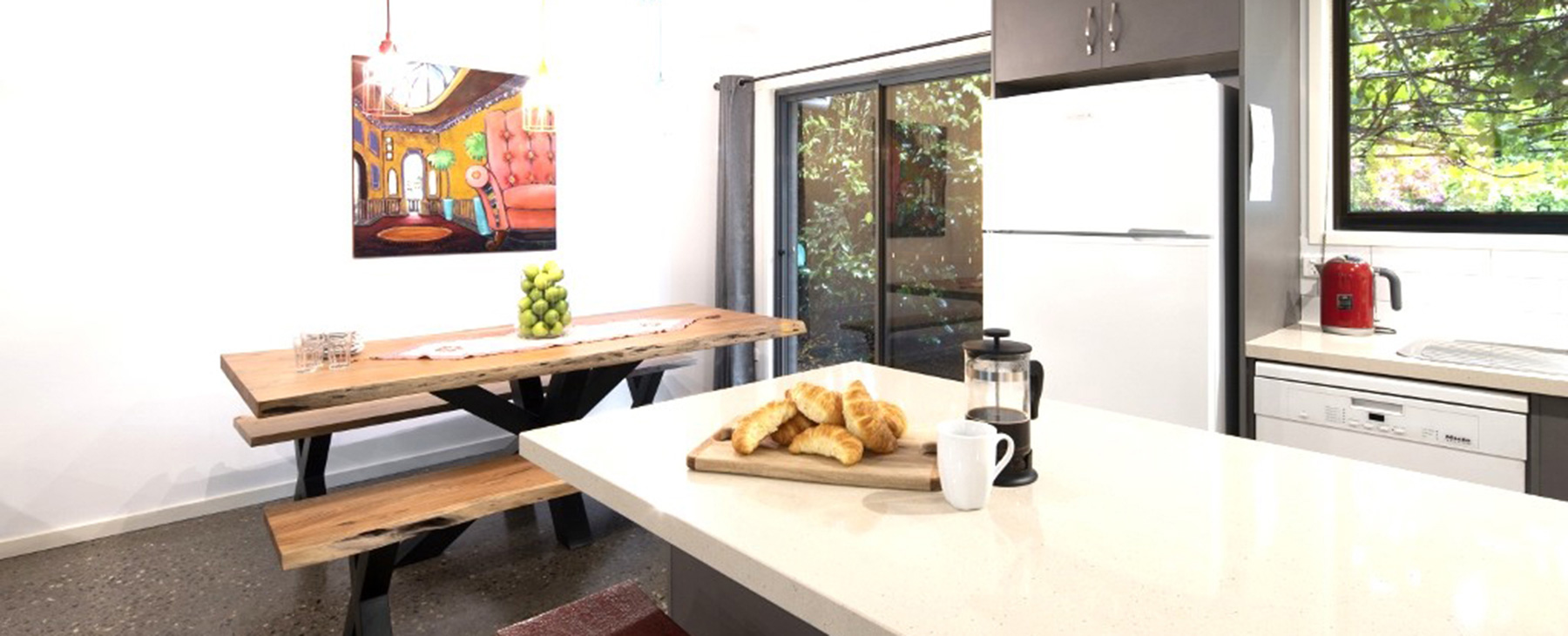 8a-Everything-clean,-new-and-spacious.--Matching-Maxwell-Williams-crockery,-matching-quality-cutlery---everything-provided