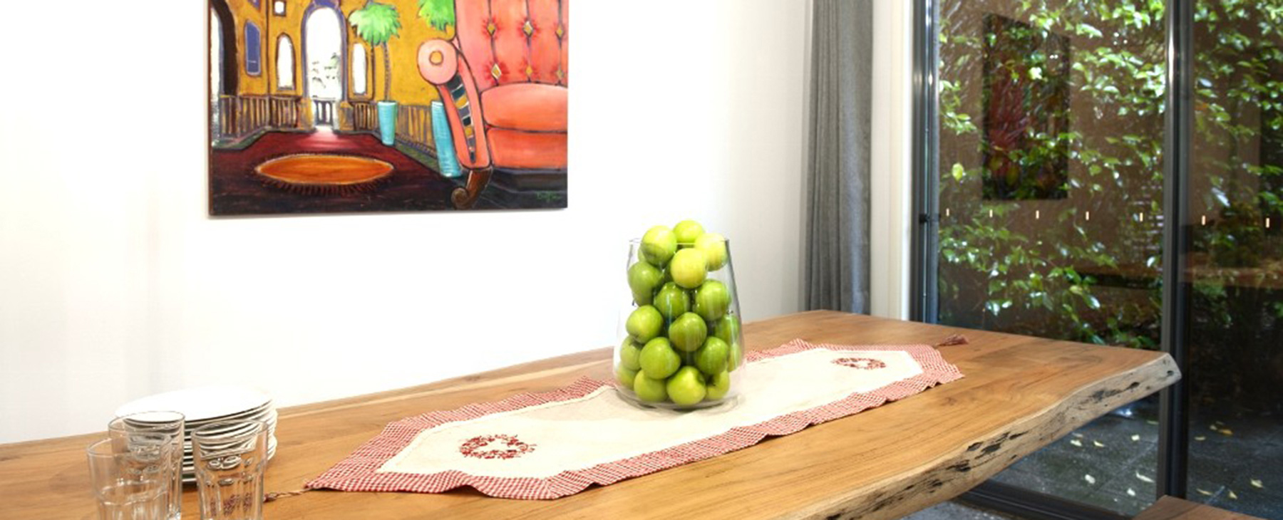 9a-Indoor-eating-for-8-guests.--Outdoor-eating-and-BBQ-through-that-door-to-the-private-fully-fenced-private-garden