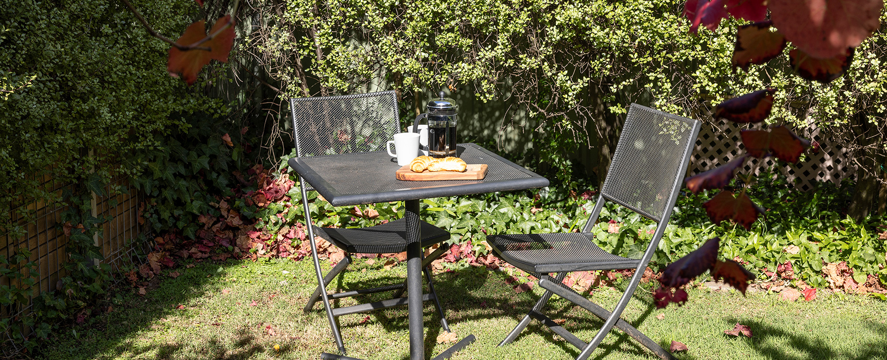 5-Private-fully-fenced-garden-with-private-BBQ