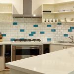 11.--Fully-equipped-kitchen-with-gas-cooking-for-Melbourne-guests.--750-wide-oven
