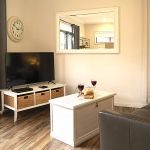 1a.-BIG-Smart-TV-and-premium-quality-furnishings